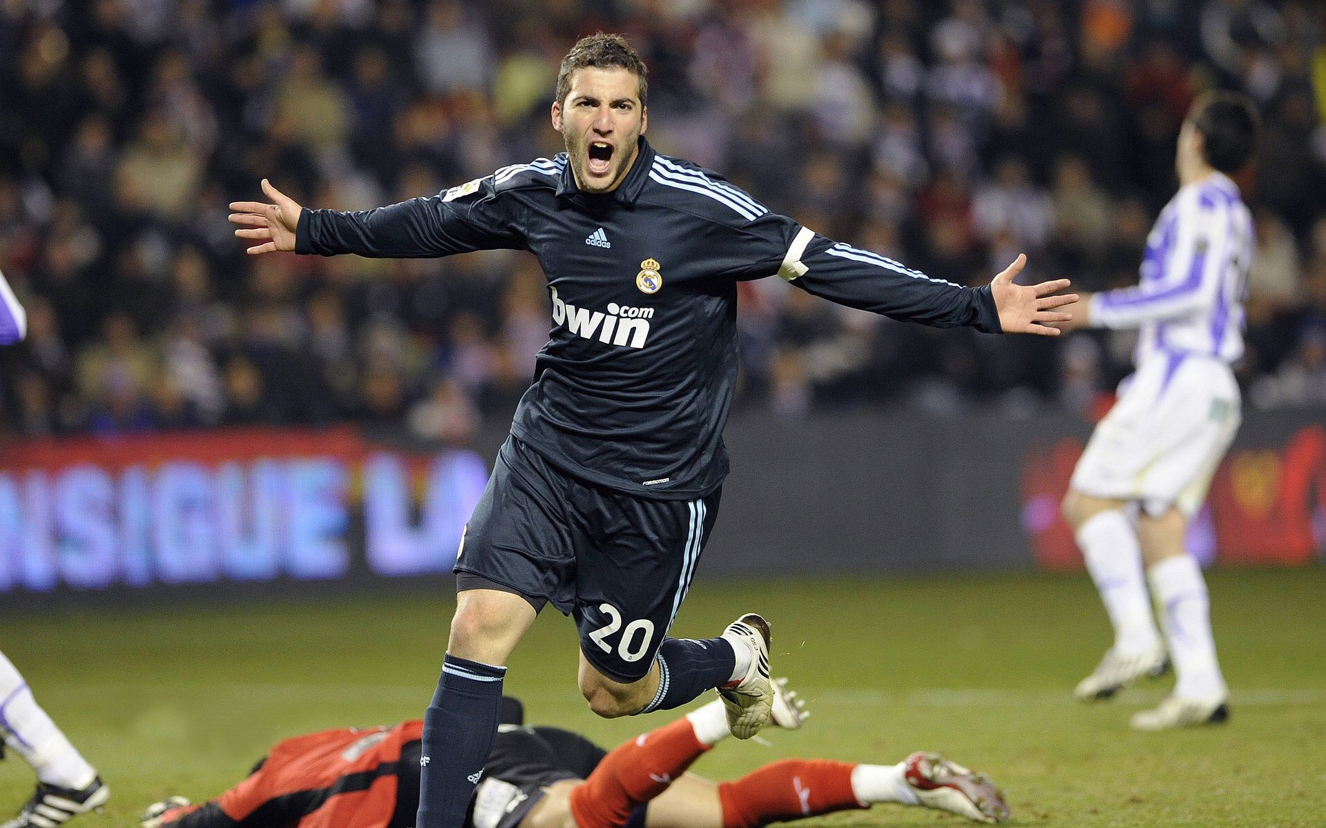 长春亚泰遭遇0-4惨败,七轮不胜仍垫底,降级压力空前,长春亚泰2016